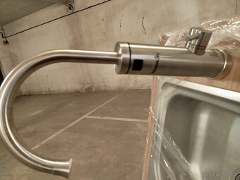 Průtoková baterie na ohřev vody + dřez + deska - 10