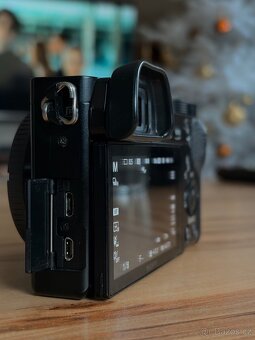 Sony a6000 + příslušenství - 10