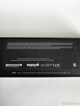 Apple Watch Series 5 - 44mm - Nike Vesrmírně šedý hliník - 10