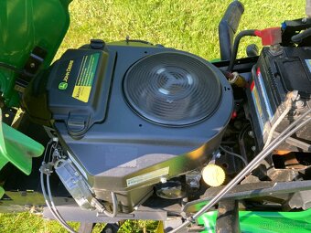 Zahradní traktor John Deere X 300 R - 10