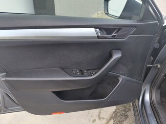 SUPERB III 2.0TDi, r.17 210000km, po rozvodech, NAVI, MANUÁL - 10