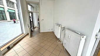 Pronájem obchodního prostoru vč. zázemí 23 m2 v centru města - 10