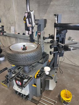 Vybavení autoservisu/pneuservis-zouvačka,vyvažovačka,zvedák - 10