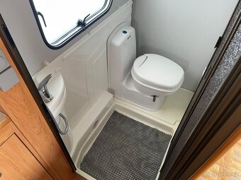 Knaus Blueline 450, 4 osoby, bojler, sprcha, stan, fr.postel - 10