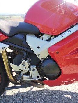 Honda VFR 800 Vtec V4 - 10