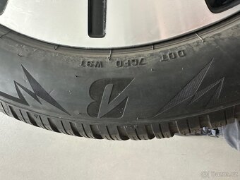 Zimní pneu Bridgestone 235/55 R19 105H s ALU disky, MB EQC - 10