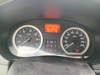 Dacia Logan 1.6i 2006 - 10