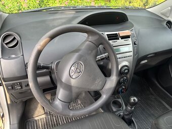 Toyota Yaris 1.3 vvti - 10