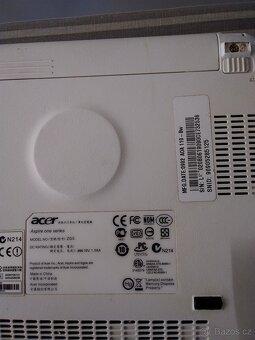Acer Aspire One ZG5 bílý s prasklým displejem. - 10