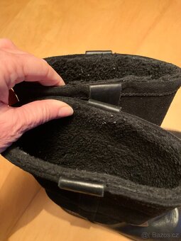 kotníkové kožešinové kozačky zn. Clarks - vel. 38 - 10