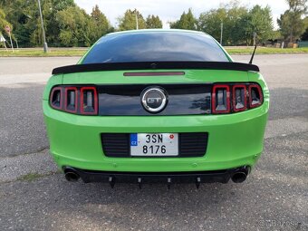 Ford mustang 5.0 GT  manuál - 10