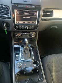 VW Touareg 3.0 TDi 4x4 bez AD blue,na pružinách - 10