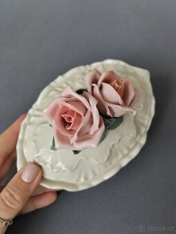 Krásná porcelánová dóza s růžemi od Karl Ens (1919-1945) - 10