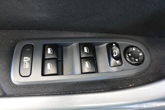 Peugeot 308 1.6 VTi ,  88 kW benzín, 2010 - 10