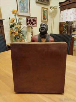 Bluesová swingová kapela ( 6 členů kapely ). - 10