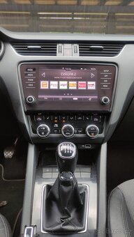 Škoda Octavia style combi 2.0.TDI 110 kw - 10