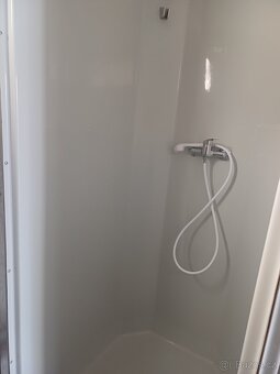 Použitá sanitární buňka - WC a sprchy, sanitární kontejner - 10
