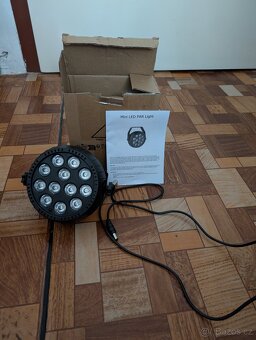 4xRtktoup RGB dobíjecí LED par Light, 12 LED - 10