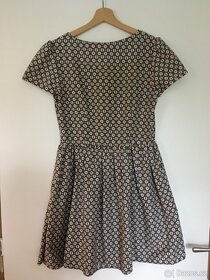 Šaty různé, velikosti M, cena za kus 200 Kč - 10