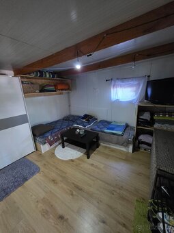 Zahrada se zateplenou chatkou, pergolou 250m2 - 10