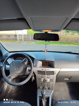 Opel Astra Caravan H 1.6i 16V - 10