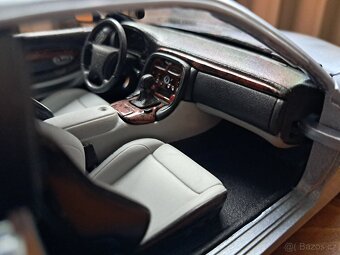 Model auta Aston Martin DB7 VANTAGE V12, 1:18 - 10