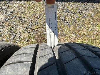 Prodám letní pneu Bridgestone 225/40R19 93Y - 10