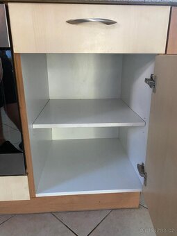 Moderní kuchyňská linka se spotřebiči - 10