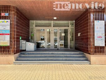 Pronájem kancelářských prostor v administrativní budově - H - 10