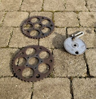 Jawa 100 Robot - rozety a stit - 10