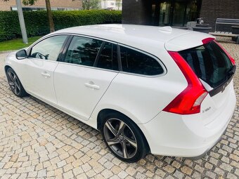 Volvo V60 2.0D 120KW MANUÁL R-DESIGN SENZORY - 10