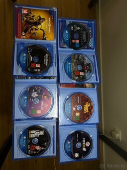 PlayStation 4 Pro 1TB + 3 ovladače + 7 her - 10