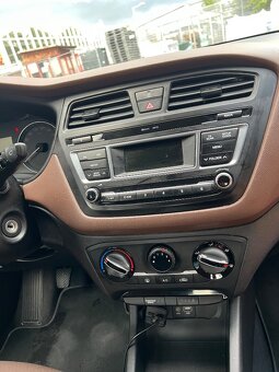 Prodám Hyundai i20, 1.2i 55kW, benzín, 2017, 72000 km - 10