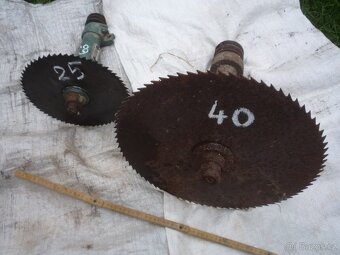 prodám starou součást transmise na plochý řemen. Váha 40 kg. - 10