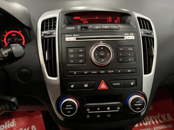 kia ceed 1.4  2010 - 10