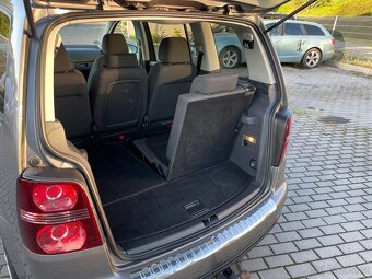 VW Touran 1,6MPi 75kW 7míst ZÁRUKA - 10