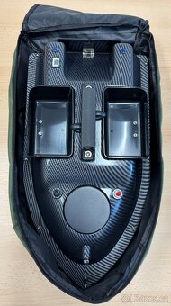 Tříkomorová loďka CARBON GPS s baterií 12000mAh včetně obalu - 10