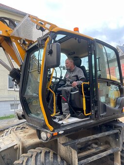 Hledáme šikovné strojníky – bagristy - 10