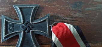 Medaile, vyznamenání, odznaky. - 10