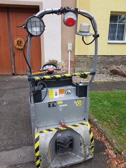 TAHAČ vozíků STILL - 10