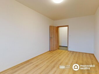 Prodej nového bytu 3+kk s parkovacím stáním a dvorkem ve Vém - 10