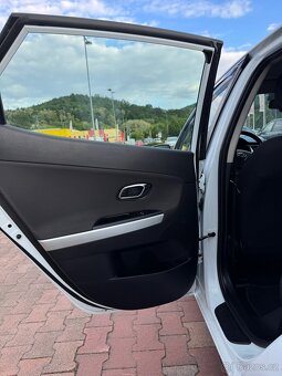 Kia Ceed - 10