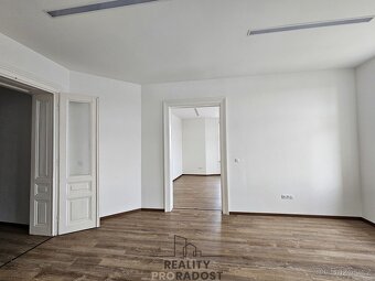 Pronájem kanceláře 62 m2 v centru města s výtahem - 10