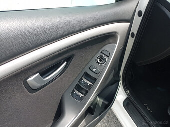 Hyundai i30 1.6 CRDi 81kW/Navi/1Maj - 10