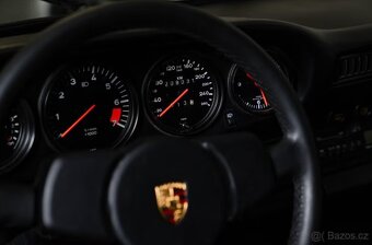 Porsche 911 Carrera 3.2 Coupé (1984) – Grand Prix White - 10