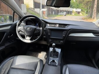 Toyota Avensis combi 2.0 D 105kw r.v.2016 - 10