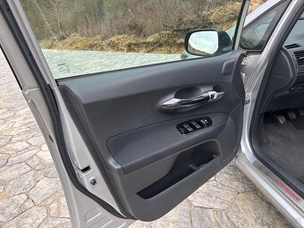 UNIKÁTNÍ TOYOTA AURIS V ÚPRAVĚ BEMANI-SPORT.VERZE - 10