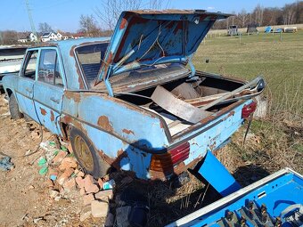 Mercedes-Benz  115 - 10