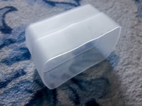 Krytka objektivu, popruh, clona, difuzer, očnice.. - 10