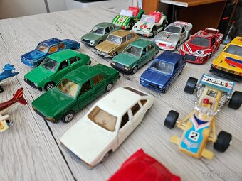 27 kusov- auticka a lietadla- 80-te roky 20.stor. - 10